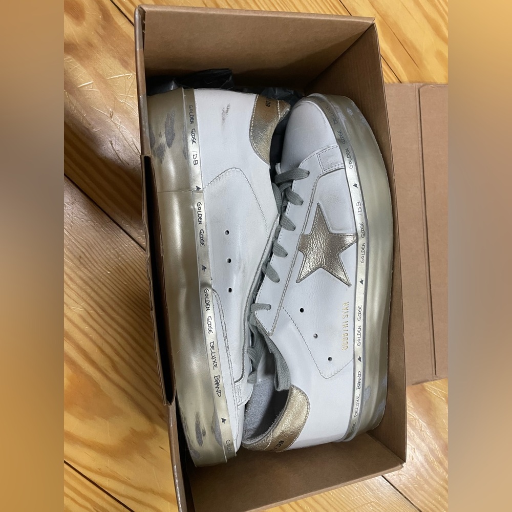 BRAND NEW! Golden Goose Sneakers
